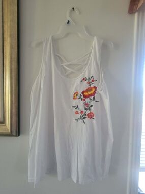 Source Unknown White Tank Top with Multicolor Floral Embroidery